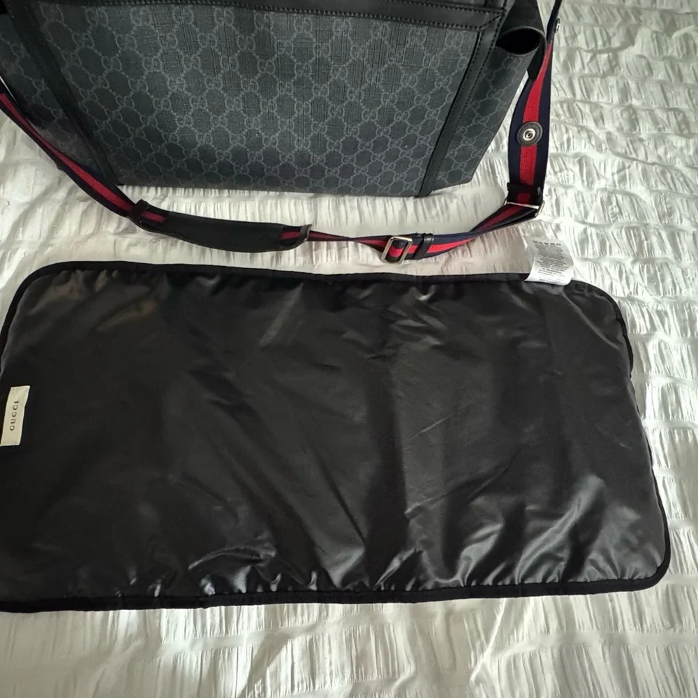 Gucci GG Supreme Messenger Bag